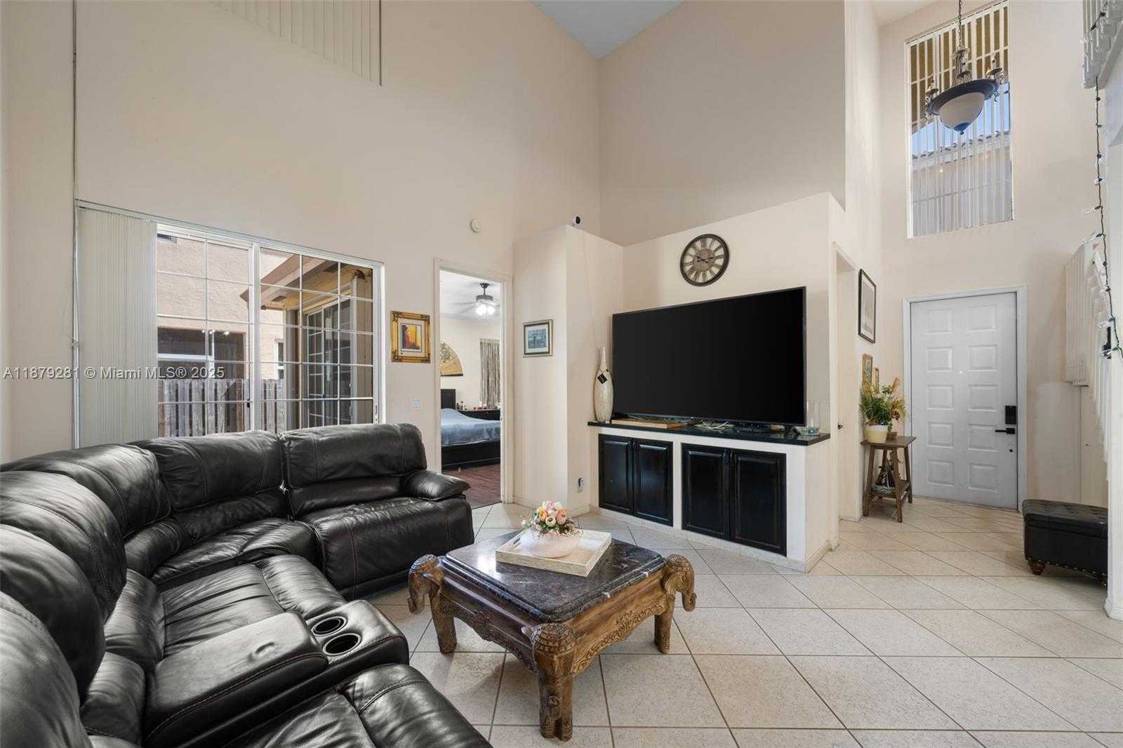 Small Image of 1251 JOHNSON CT, Hollywood Number 4