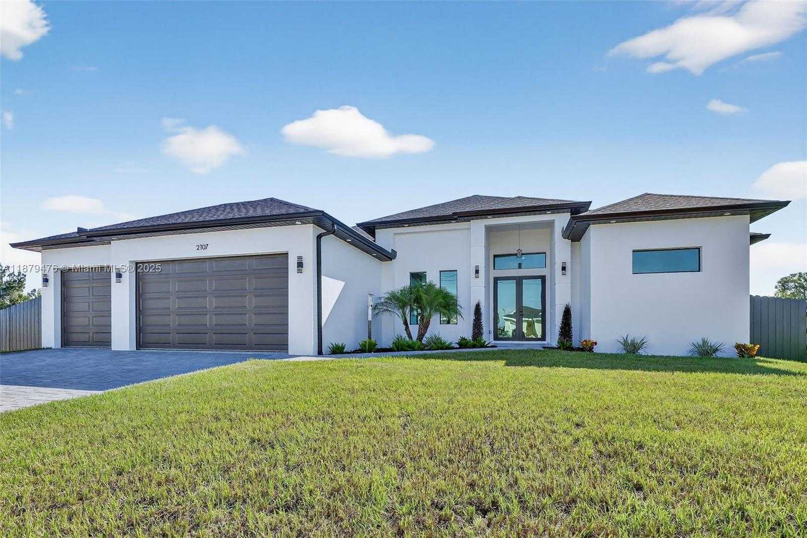 Small Image of 2107 2ND PL, Cape Coral Number 2
