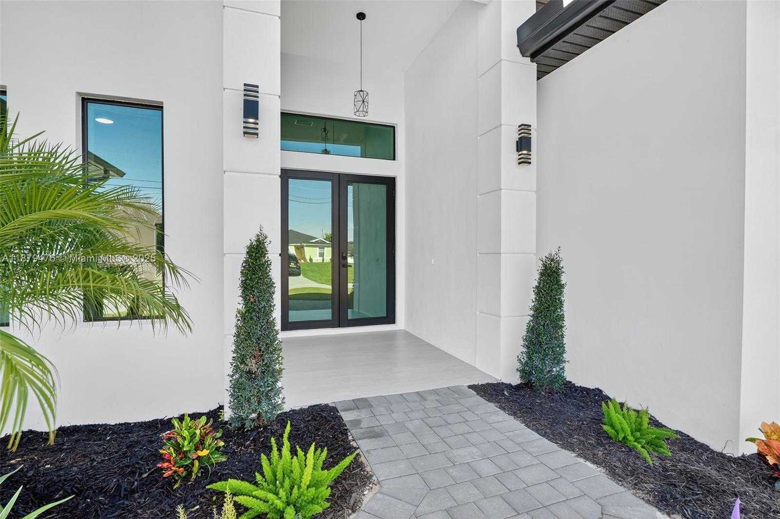 Small Image of 2107 2ND PL, Cape Coral Number 3