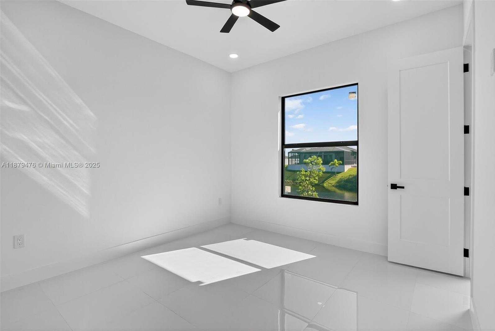Small Image of 2107 2ND PL, Cape Coral Number 37