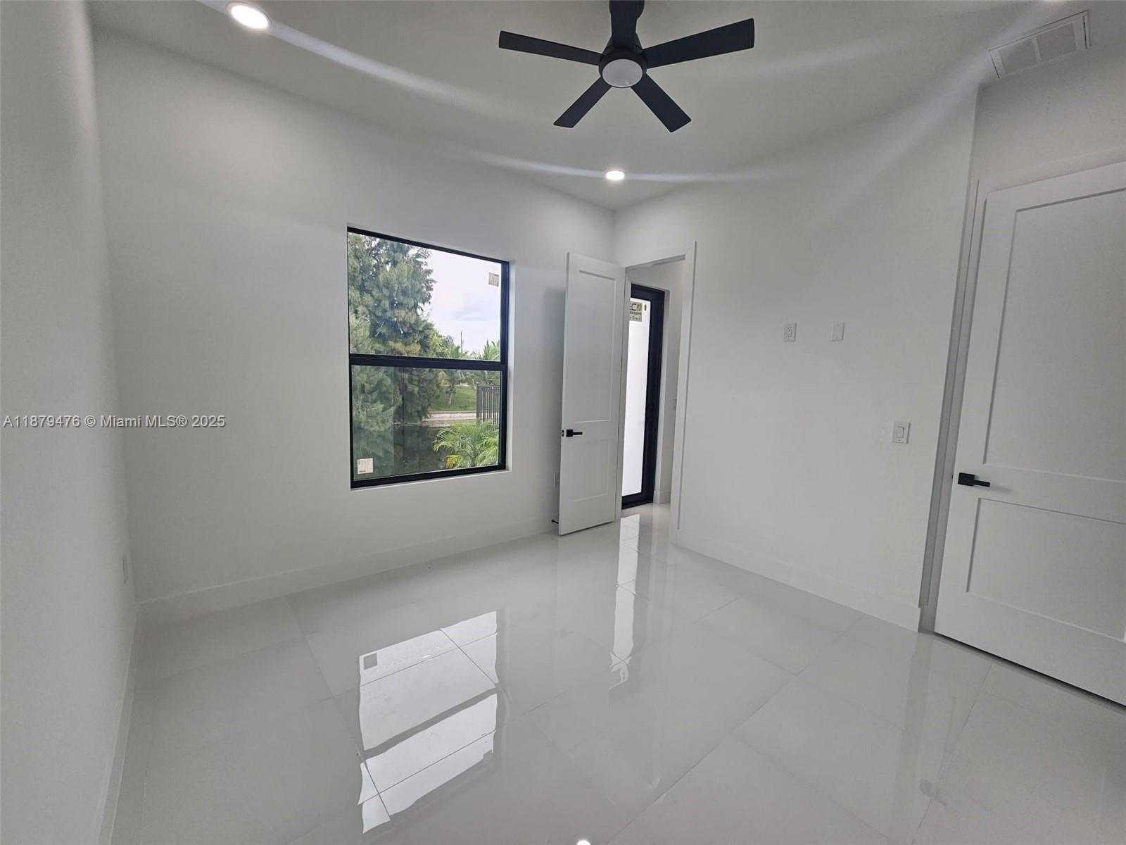Small Image of 2107 2ND PL, Cape Coral Number 38