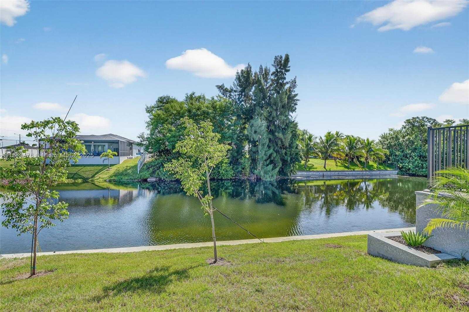 Small Image of 2107 2ND PL, Cape Coral Number 47