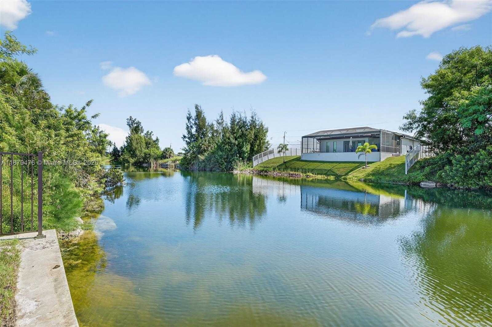Small Image of 2107 2ND PL, Cape Coral Number 48