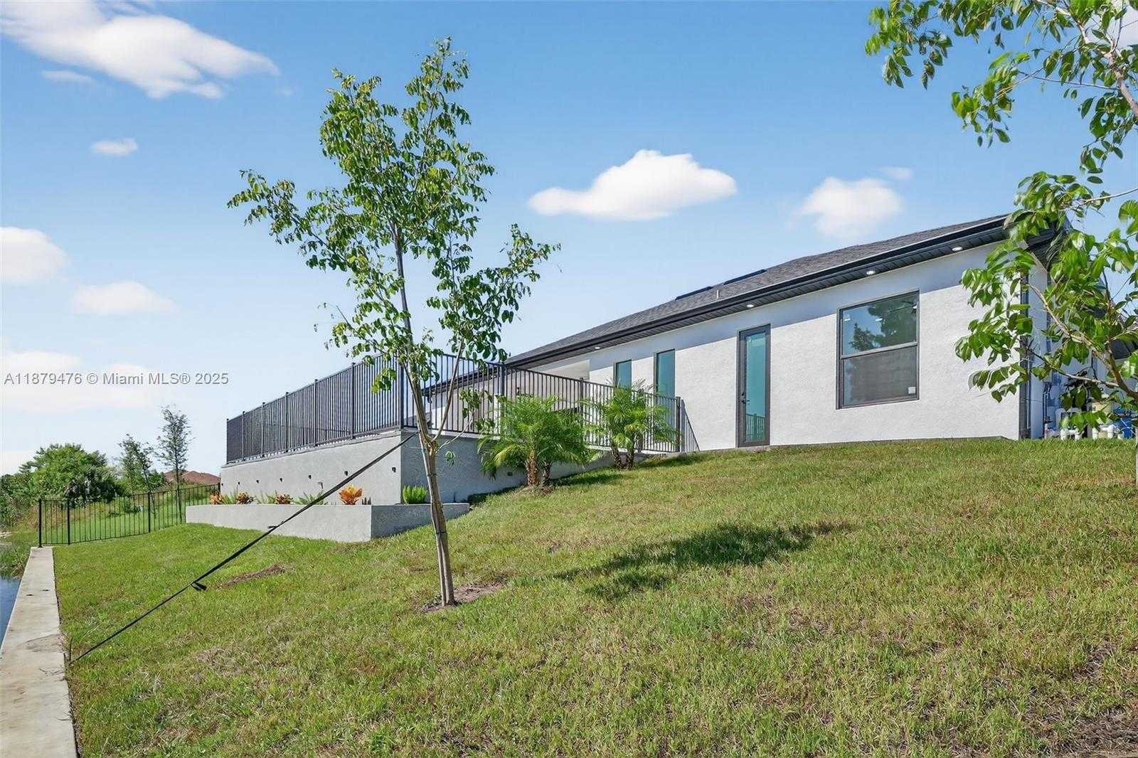 Small Image of 2107 2ND PL, Cape Coral Number 50