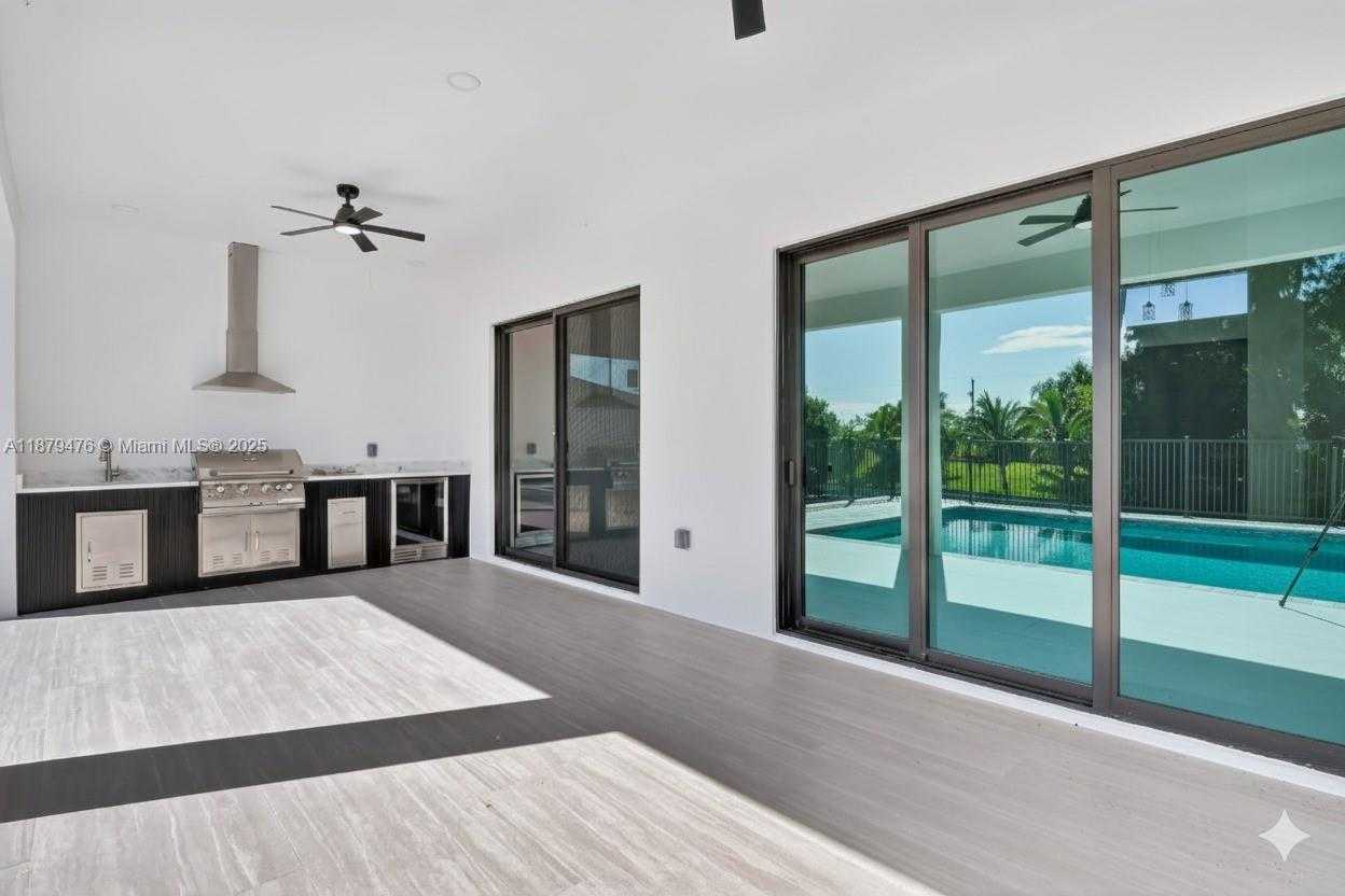Small Image of 2107 2ND PL, Cape Coral Number 51
