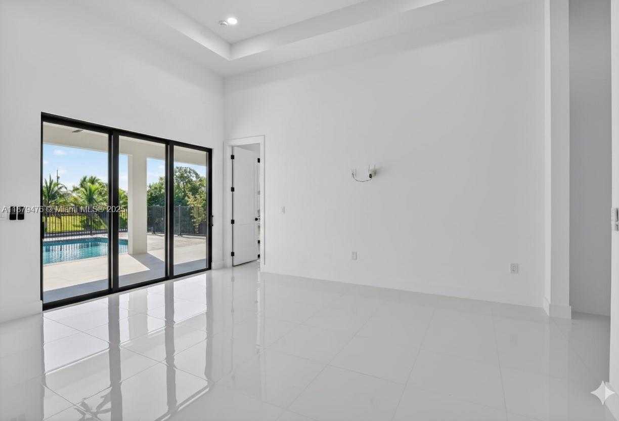 Small Image of 2107 2ND PL, Cape Coral Number 8