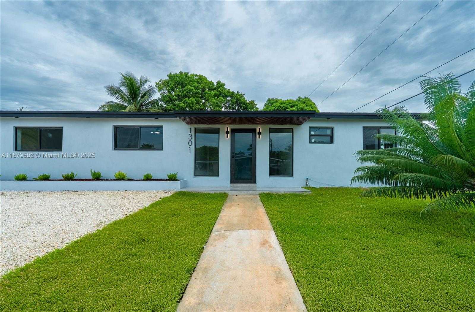 Small Image of 1301 NORTH WEST 176TH TER, Miami Gardens Number 2