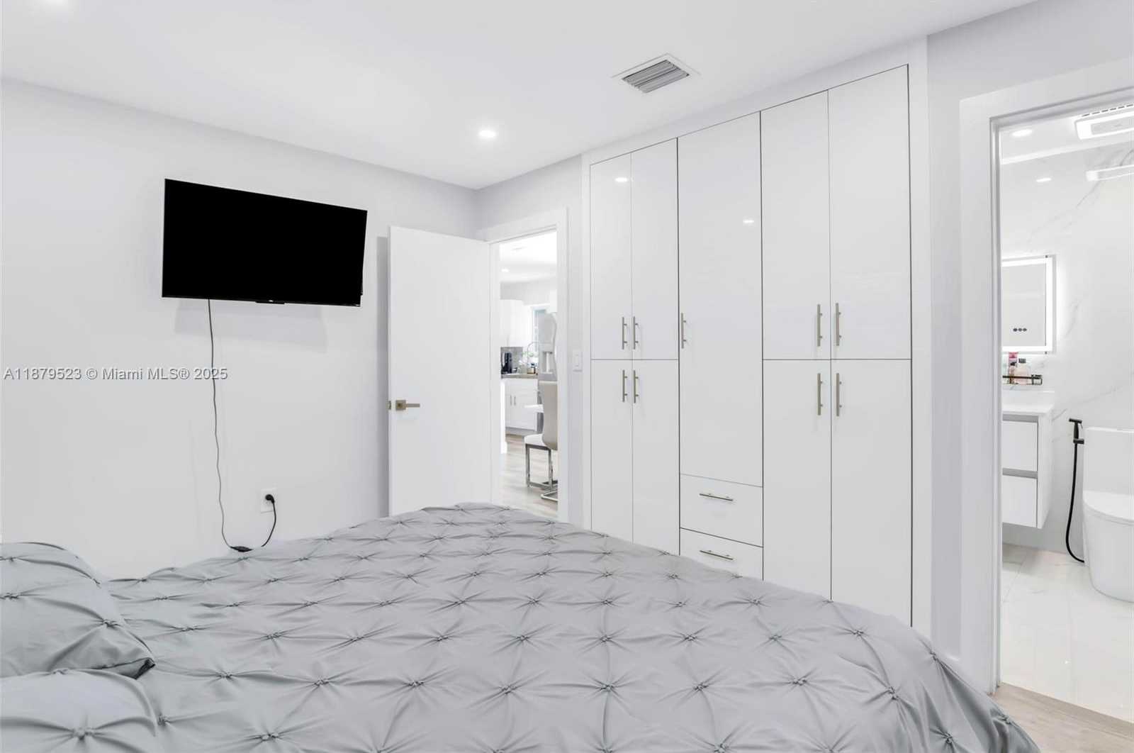 Small Image of 330 NORTH 70TH AVE, Hollywood Number 13