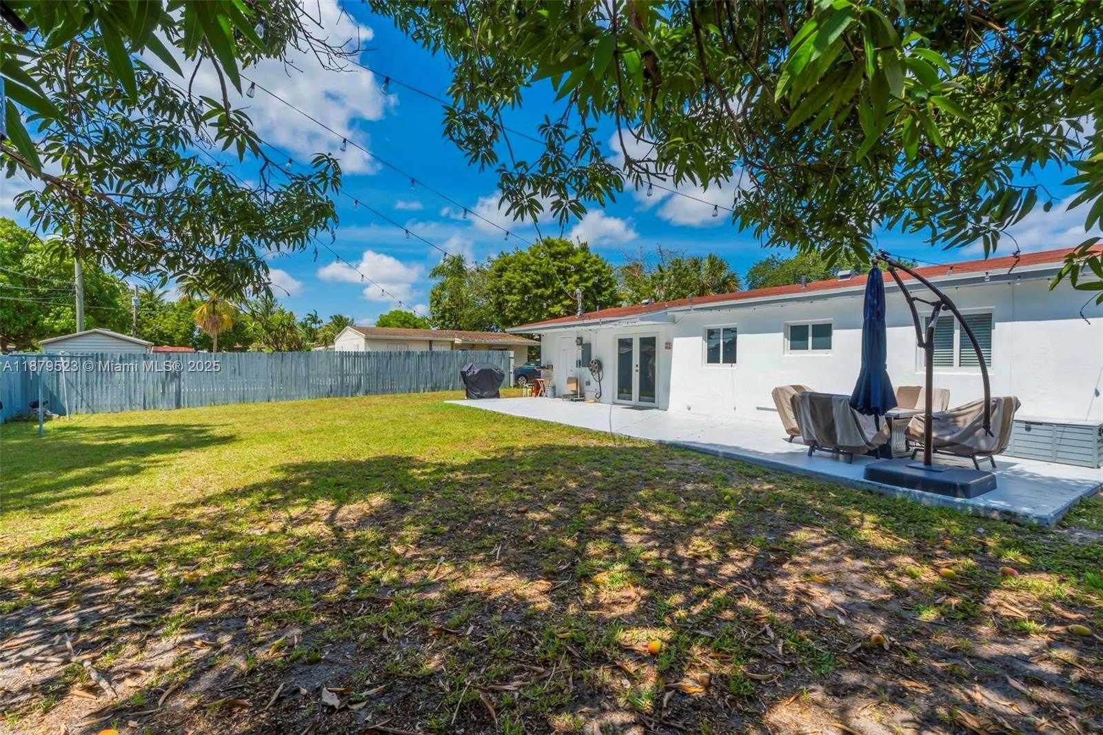Small Image of 330 NORTH 70TH AVE, Hollywood Number 24