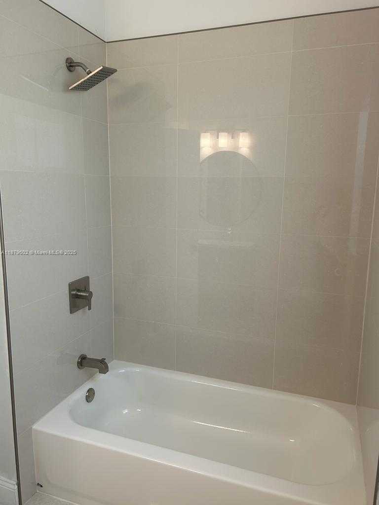 Small Image of 1569 WINTERBERRY LN, Weston Number 14