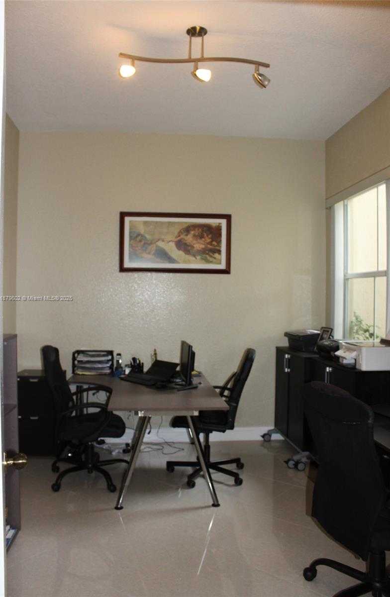 Small Image of 1569 WINTERBERRY LN, Weston Number 17