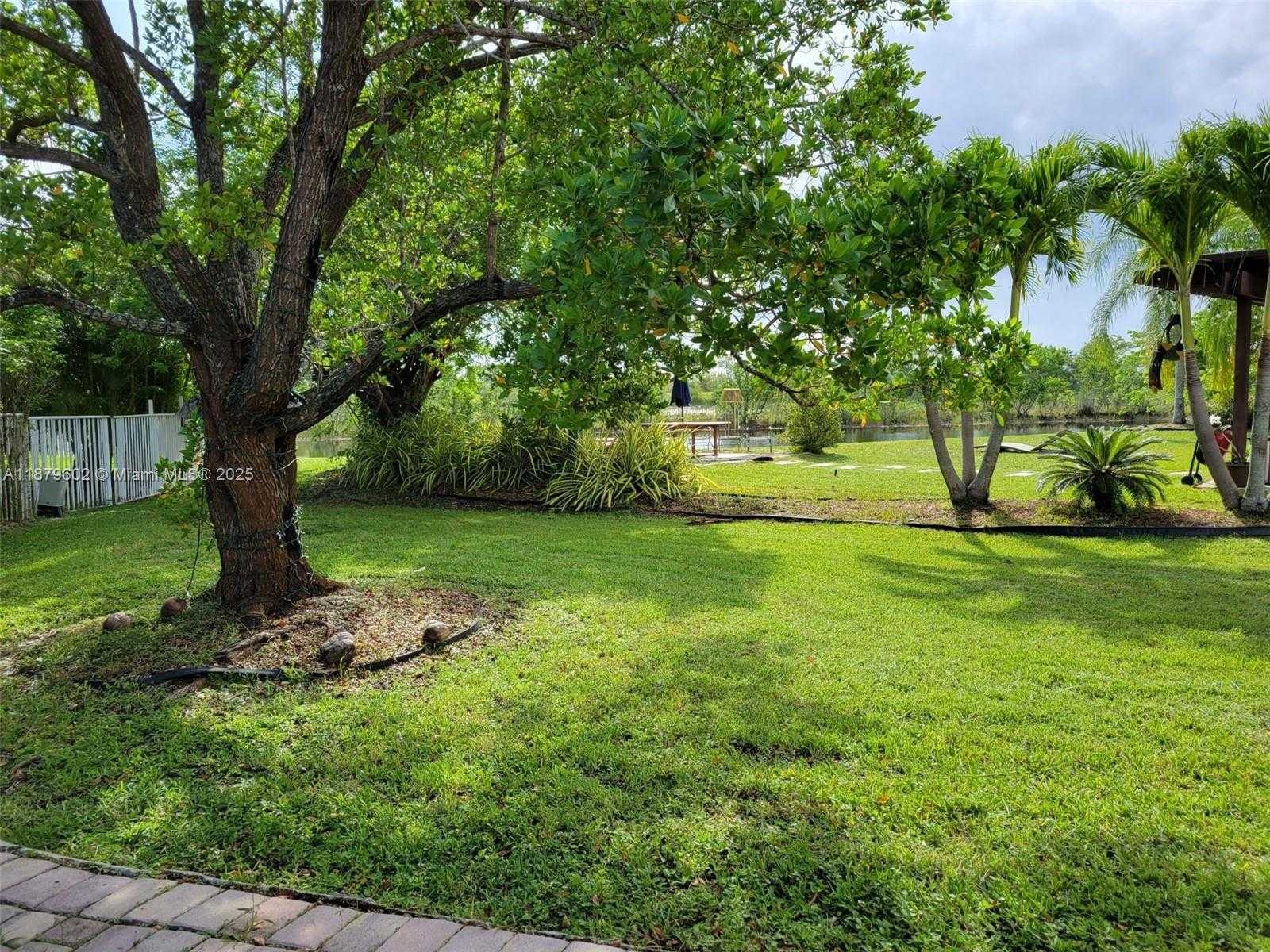 Small Image of 1569 WINTERBERRY LN, Weston Number 3