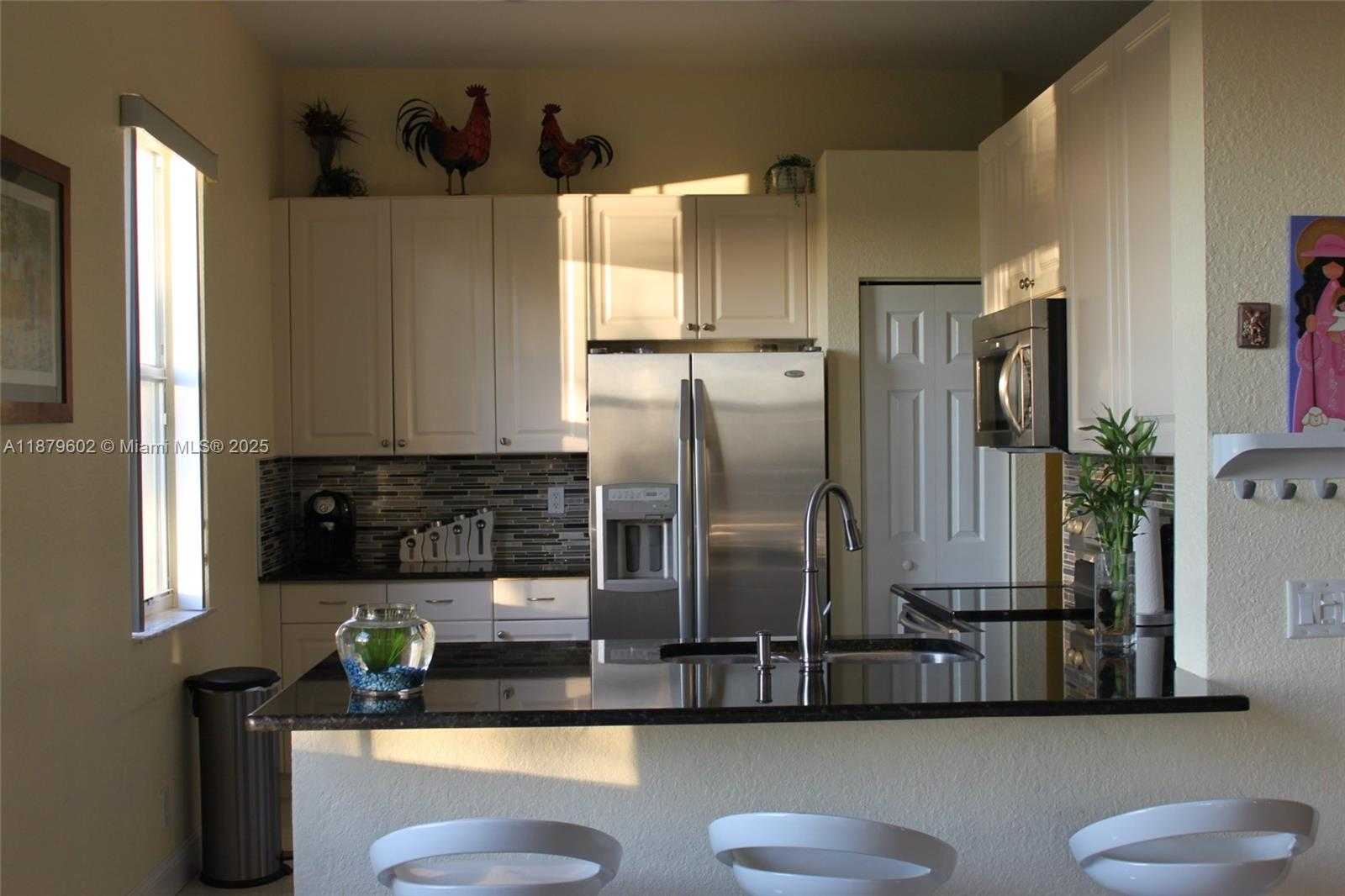 Small Image of 1569 WINTERBERRY LN, Weston Number 4