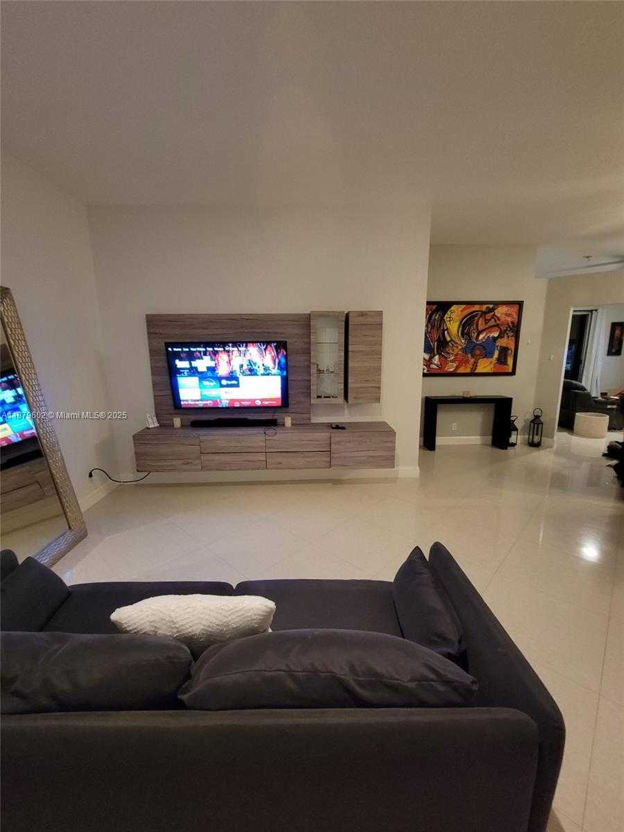 Small Image of 1569 WINTERBERRY LN, Weston Number 7