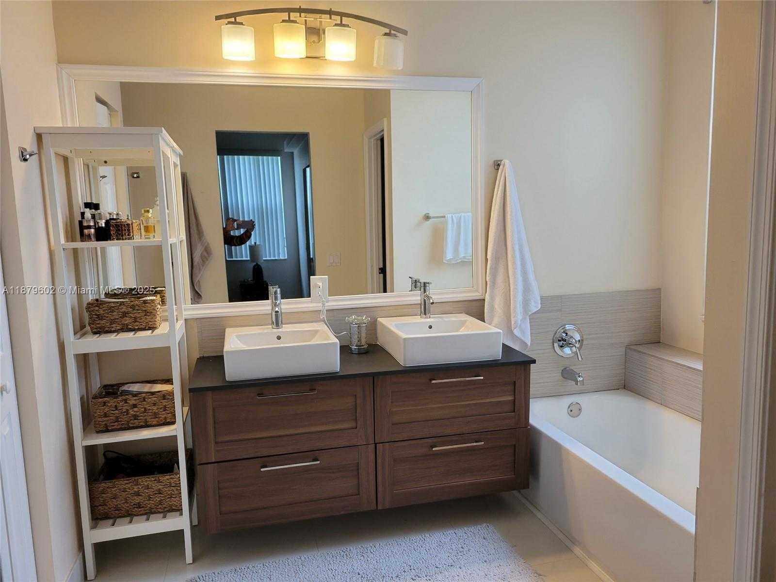 Small Image of 1569 WINTERBERRY LN, Weston Number 8