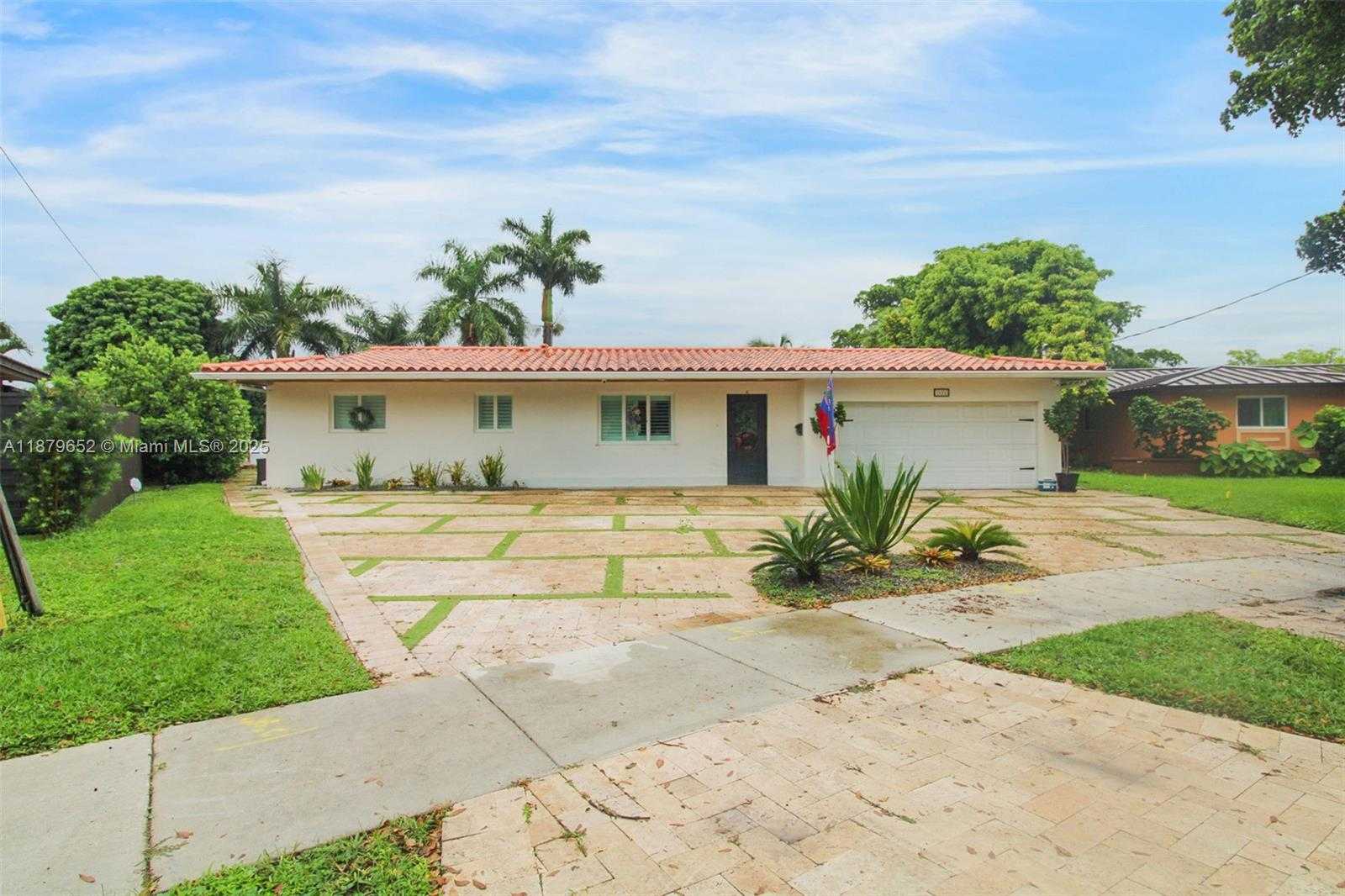 Small Image of 15000 EGAN LN, Miami Lakes Number 2