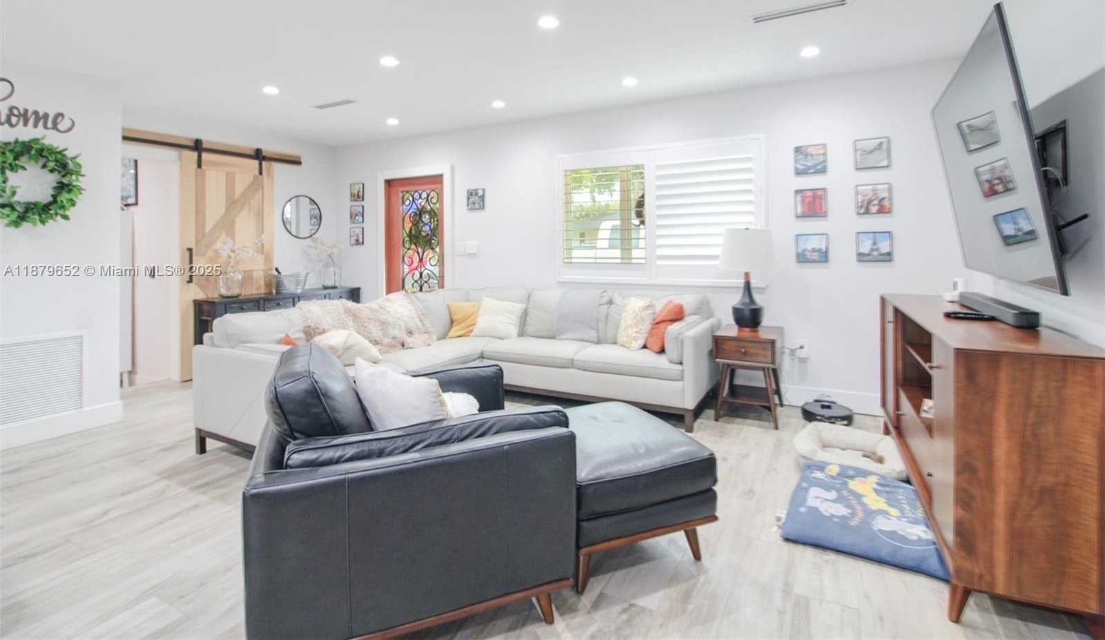Small Image of 15000 EGAN LN, Miami Lakes Number 4