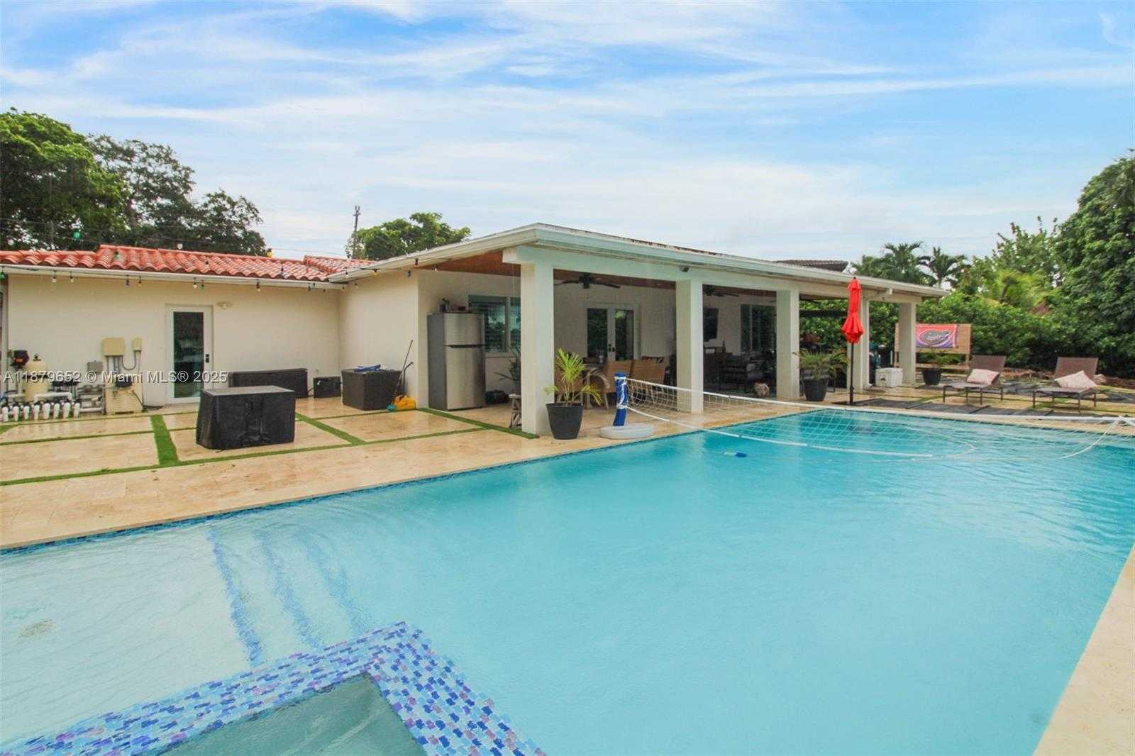 Small Image of 15000 EGAN LN, Miami Lakes Number 8
