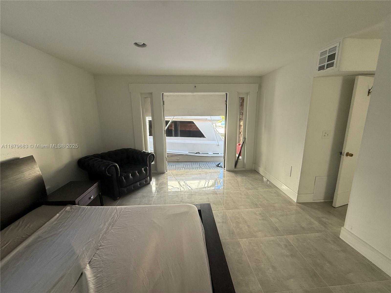 Small Image of 691 NORTH WEST 7TH ST RD, Miami Number 14