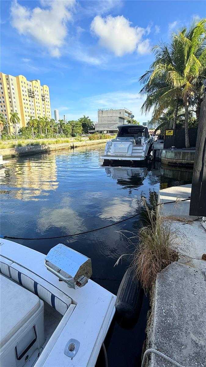 Small Image of 691 NORTH WEST 7TH ST RD, Miami Number 18