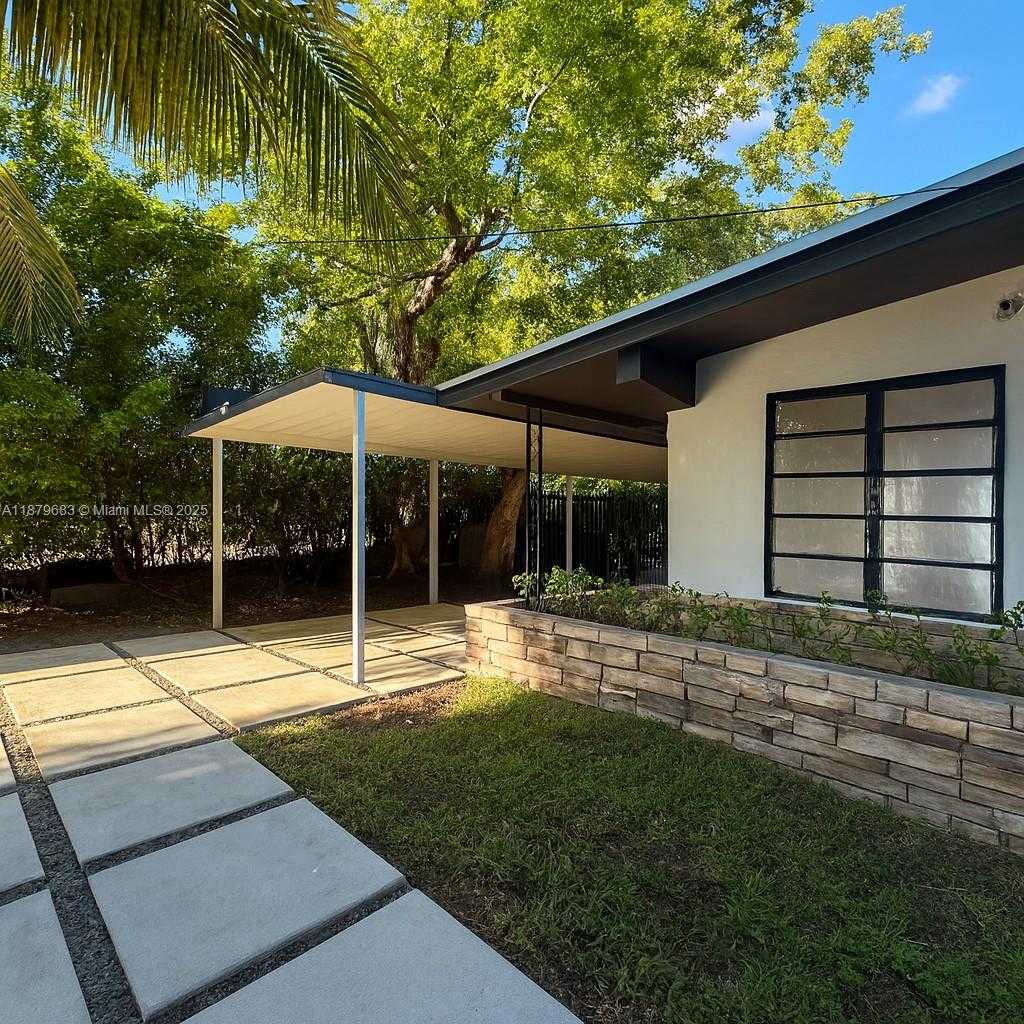 Small Image of 691 NORTH WEST 7TH ST RD, Miami Number 2