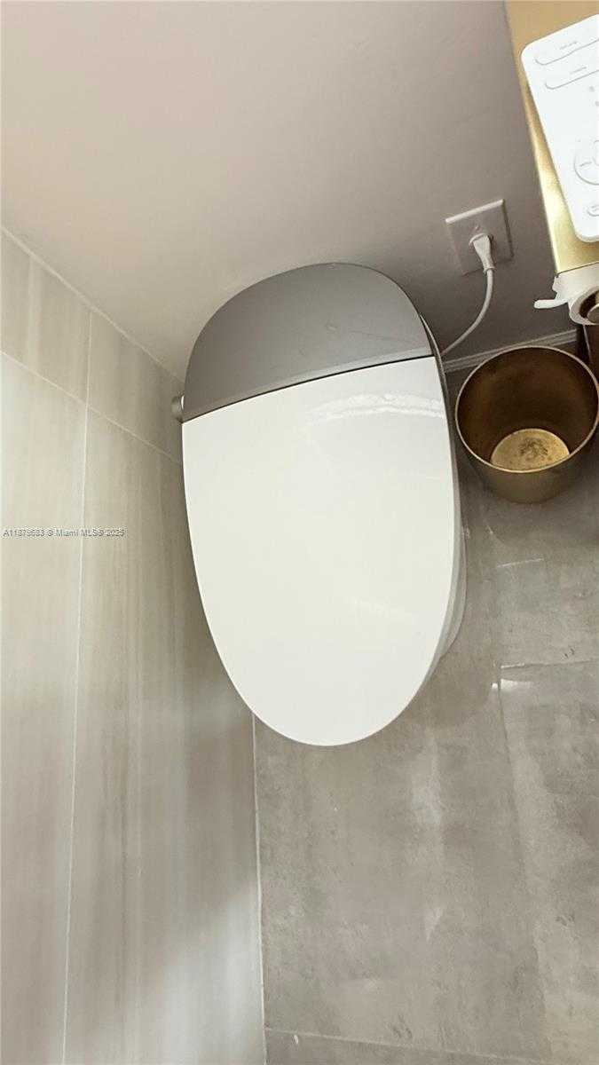 Small Image of 691 NORTH WEST 7TH ST RD, Miami Number 22