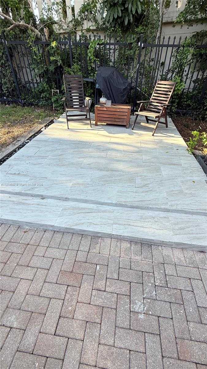 Small Image of 691 NORTH WEST 7TH ST RD, Miami Number 27