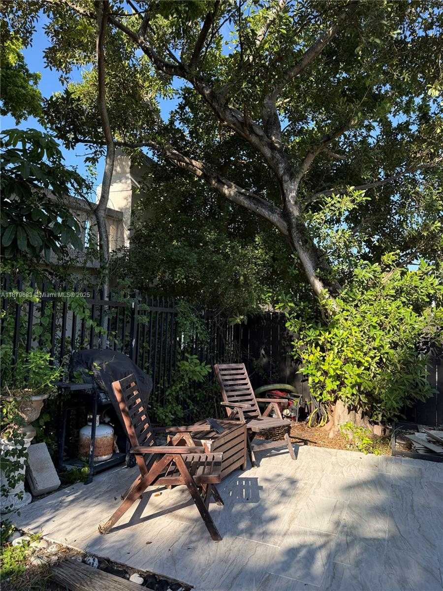 Small Image of 691 NORTH WEST 7TH ST RD, Miami Number 28