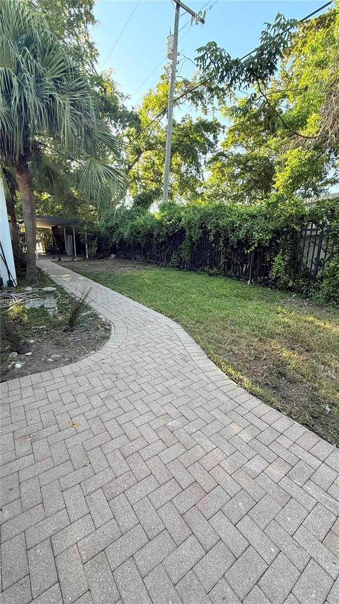 Small Image of 691 NORTH WEST 7TH ST RD, Miami Number 29