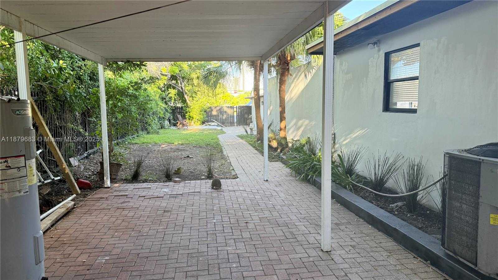 Small Image of 691 NORTH WEST 7TH ST RD, Miami Number 30