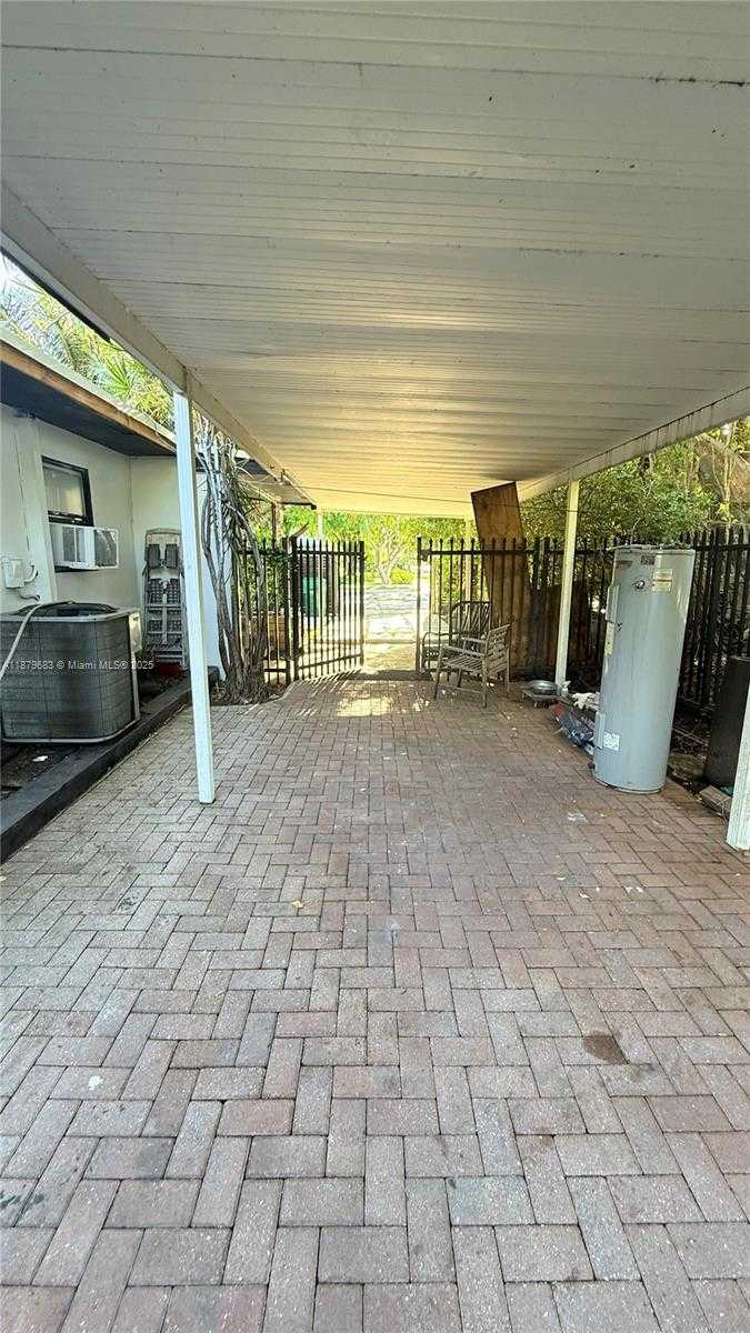 Small Image of 691 NORTH WEST 7TH ST RD, Miami Number 31