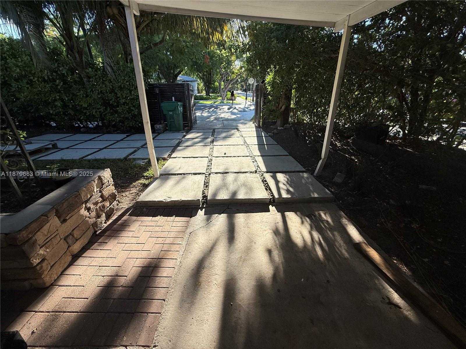 Small Image of 691 NORTH WEST 7TH ST RD, Miami Number 32