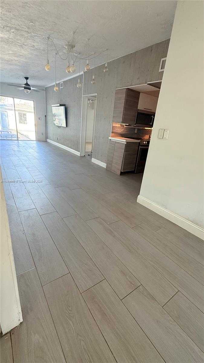 Small Image of 691 NORTH WEST 7TH ST RD, Miami Number 37