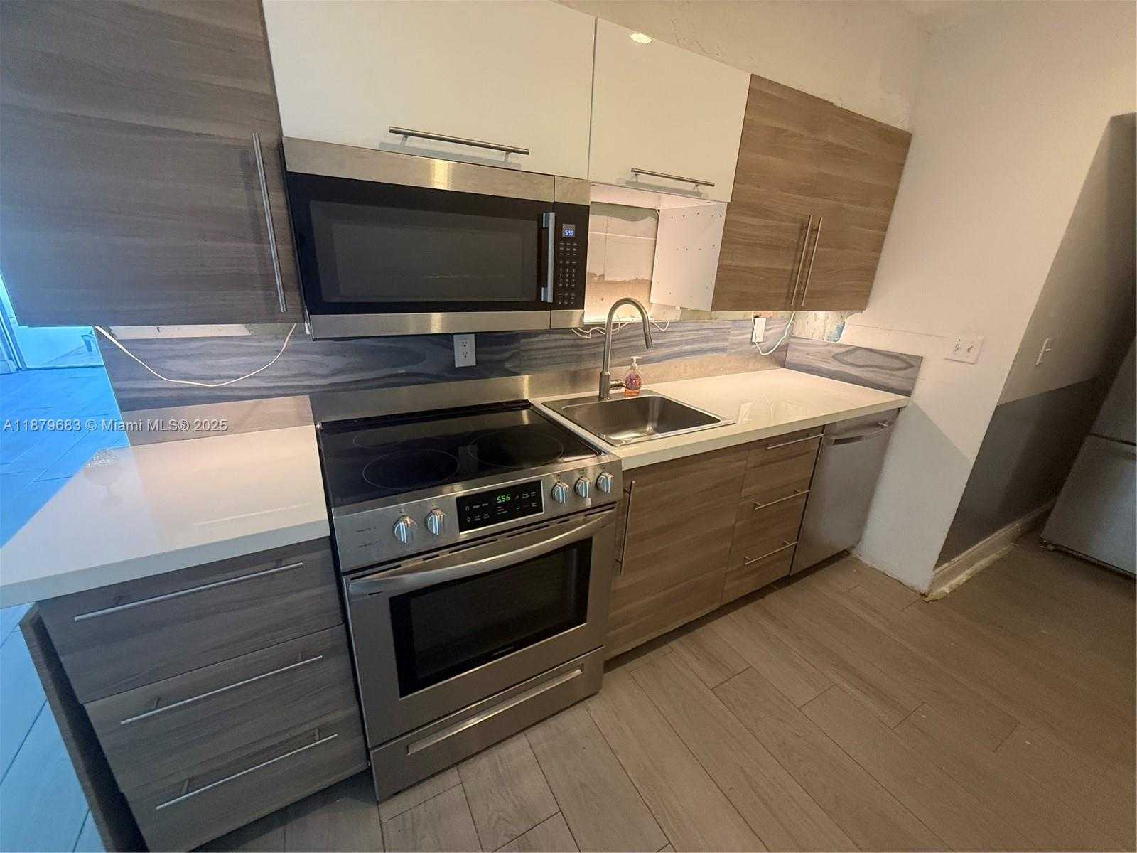 Small Image of 691 NORTH WEST 7TH ST RD, Miami Number 40