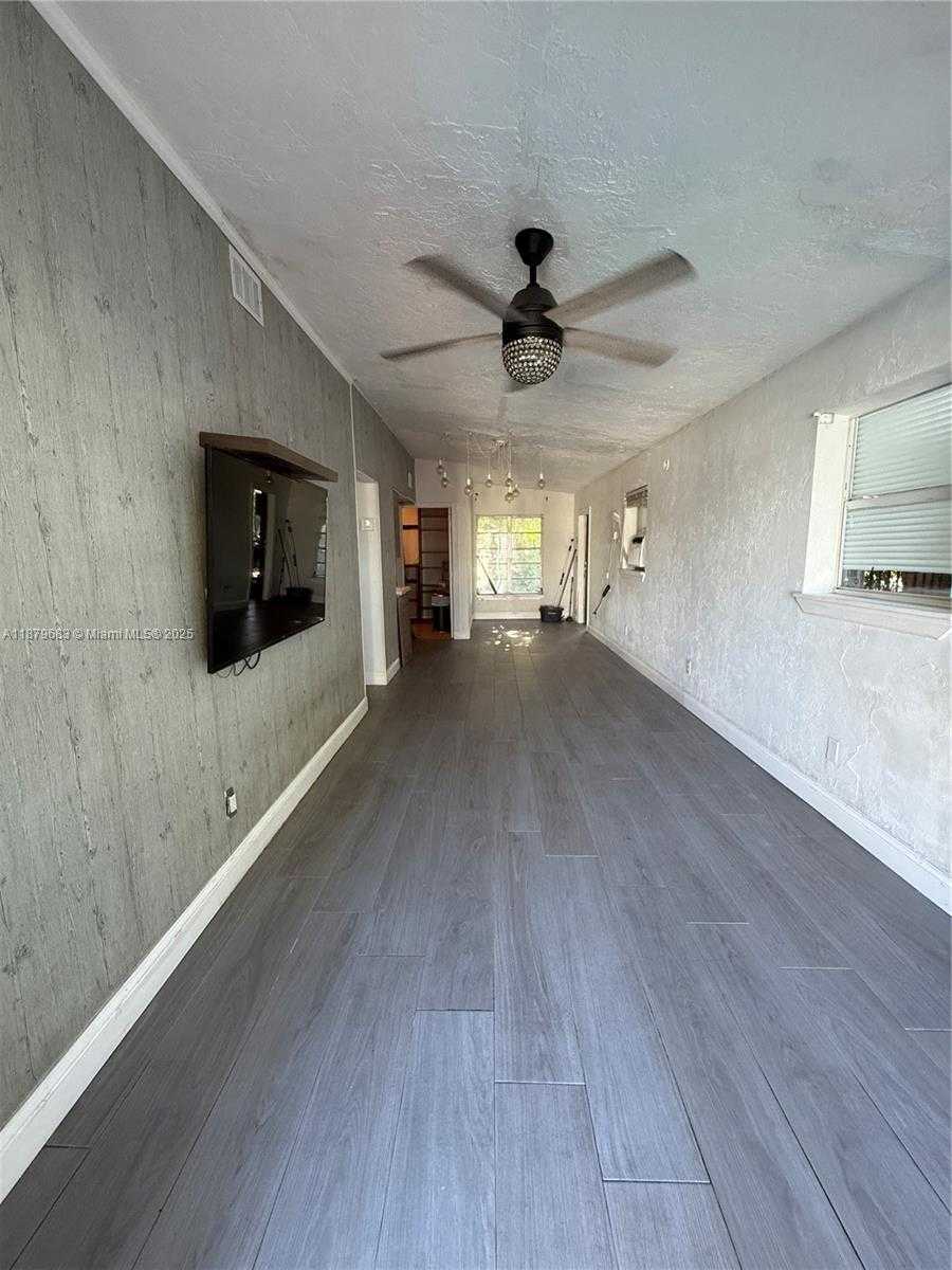 Small Image of 691 NORTH WEST 7TH ST RD, Miami Number 41
