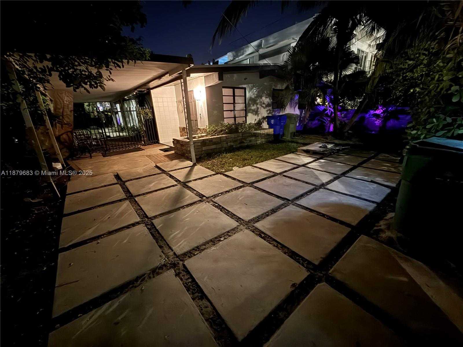 Small Image of 691 NORTH WEST 7TH ST RD, Miami Number 45