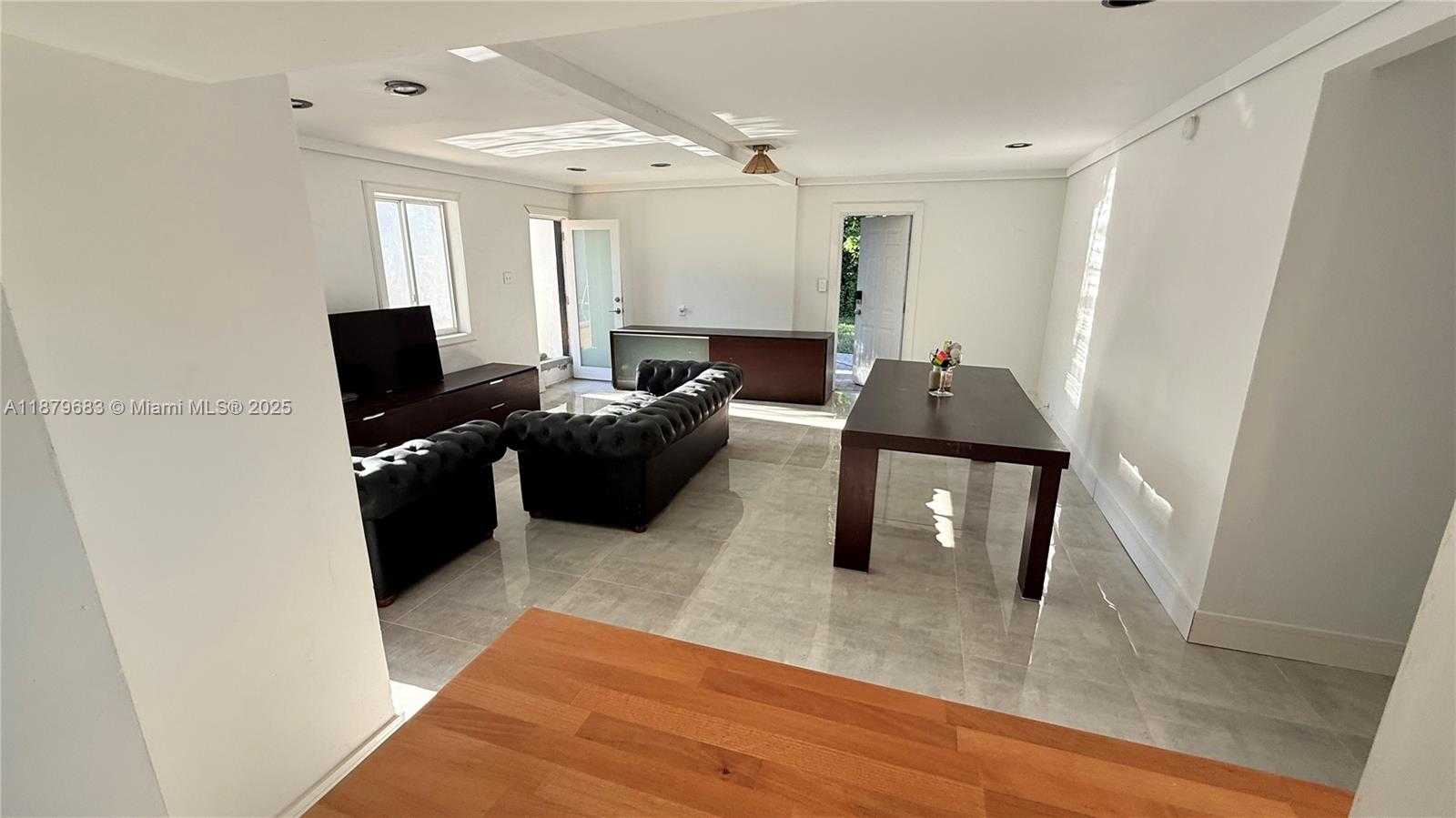 Small Image of 691 NORTH WEST 7TH ST RD, Miami Number 7