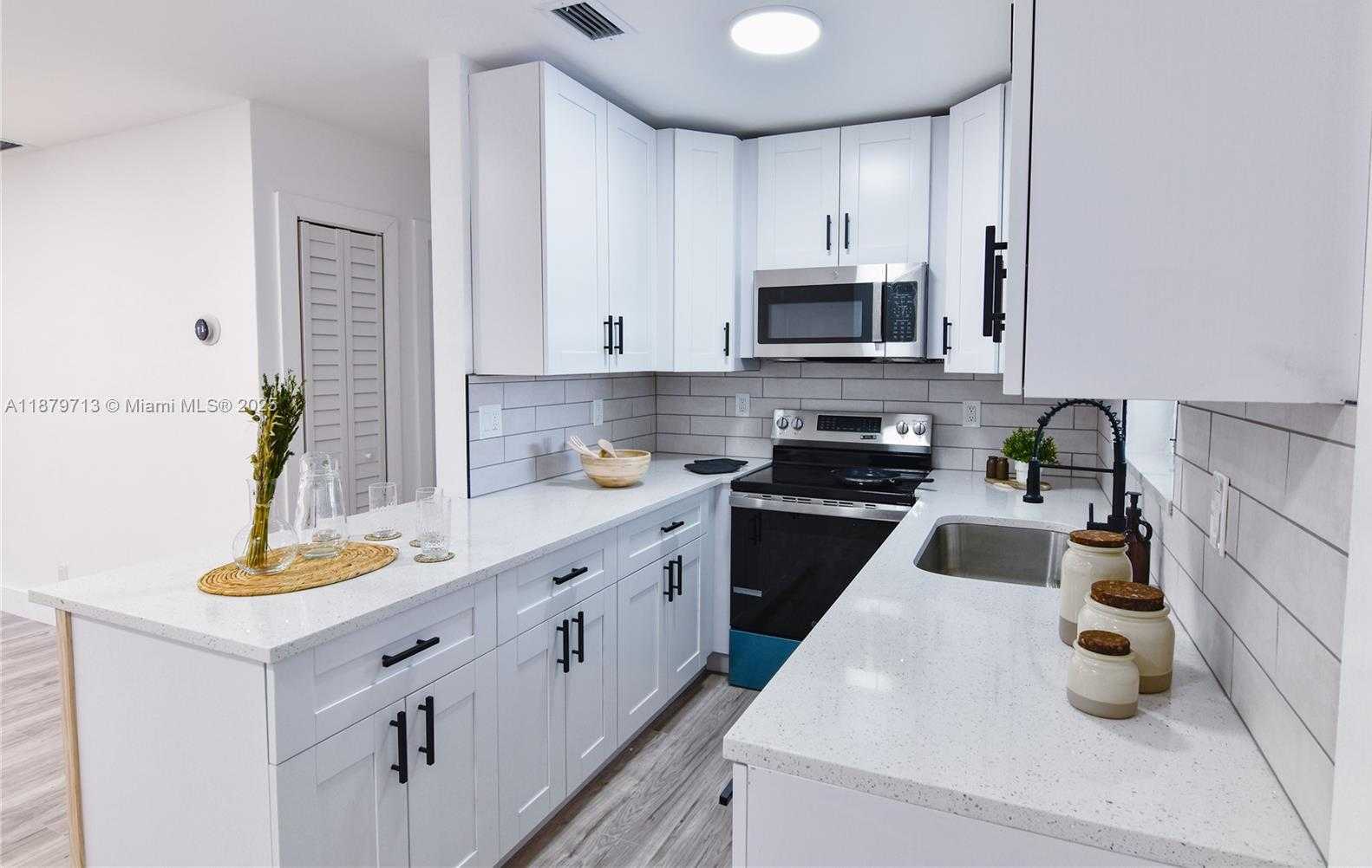 Small Image of 413 SOUTH WEST 22ND TER, Fort Lauderdale Number 3