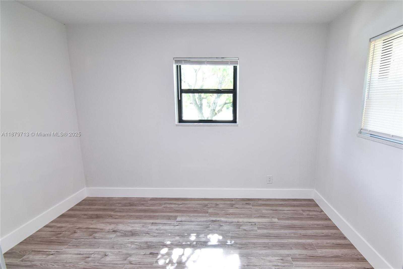 Small Image of 413 SOUTH WEST 22ND TER, Fort Lauderdale Number 32