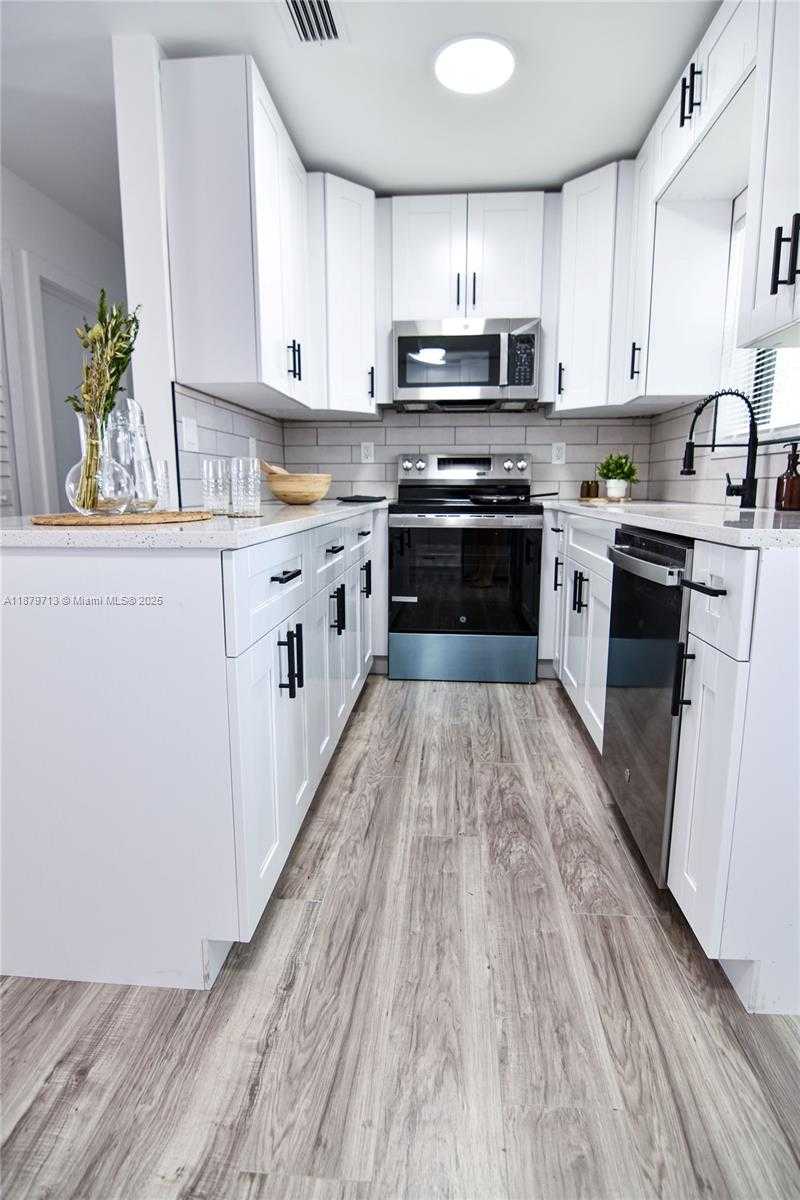 Small Image of 413 SOUTH WEST 22ND TER, Fort Lauderdale Number 39