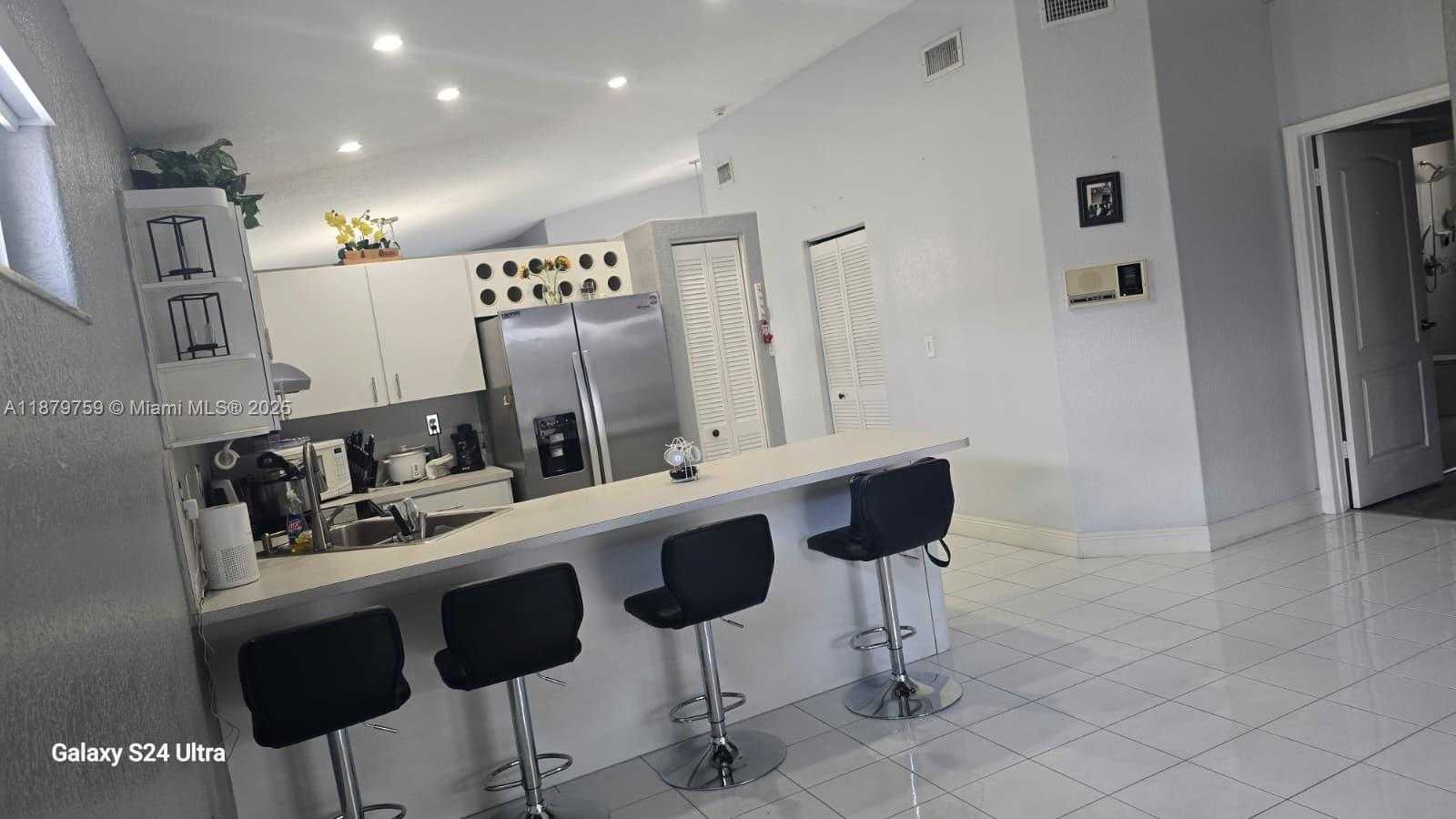 Small Image of 3240 WEST 76TH PL, Hialeah Number 12