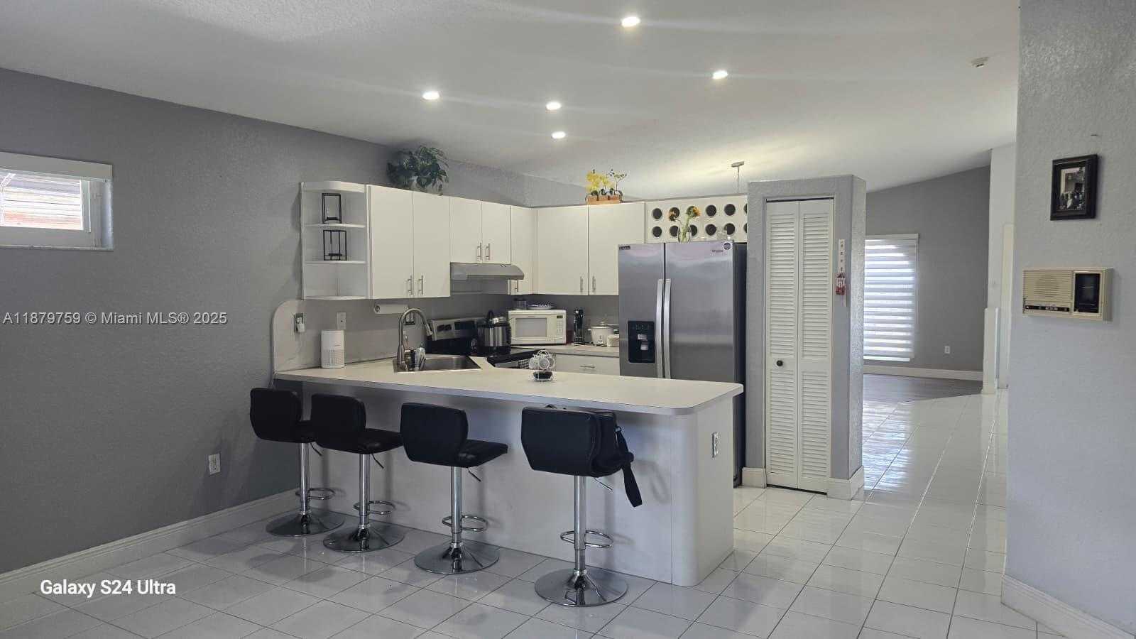 Small Image of 3240 WEST 76TH PL, Hialeah Number 13