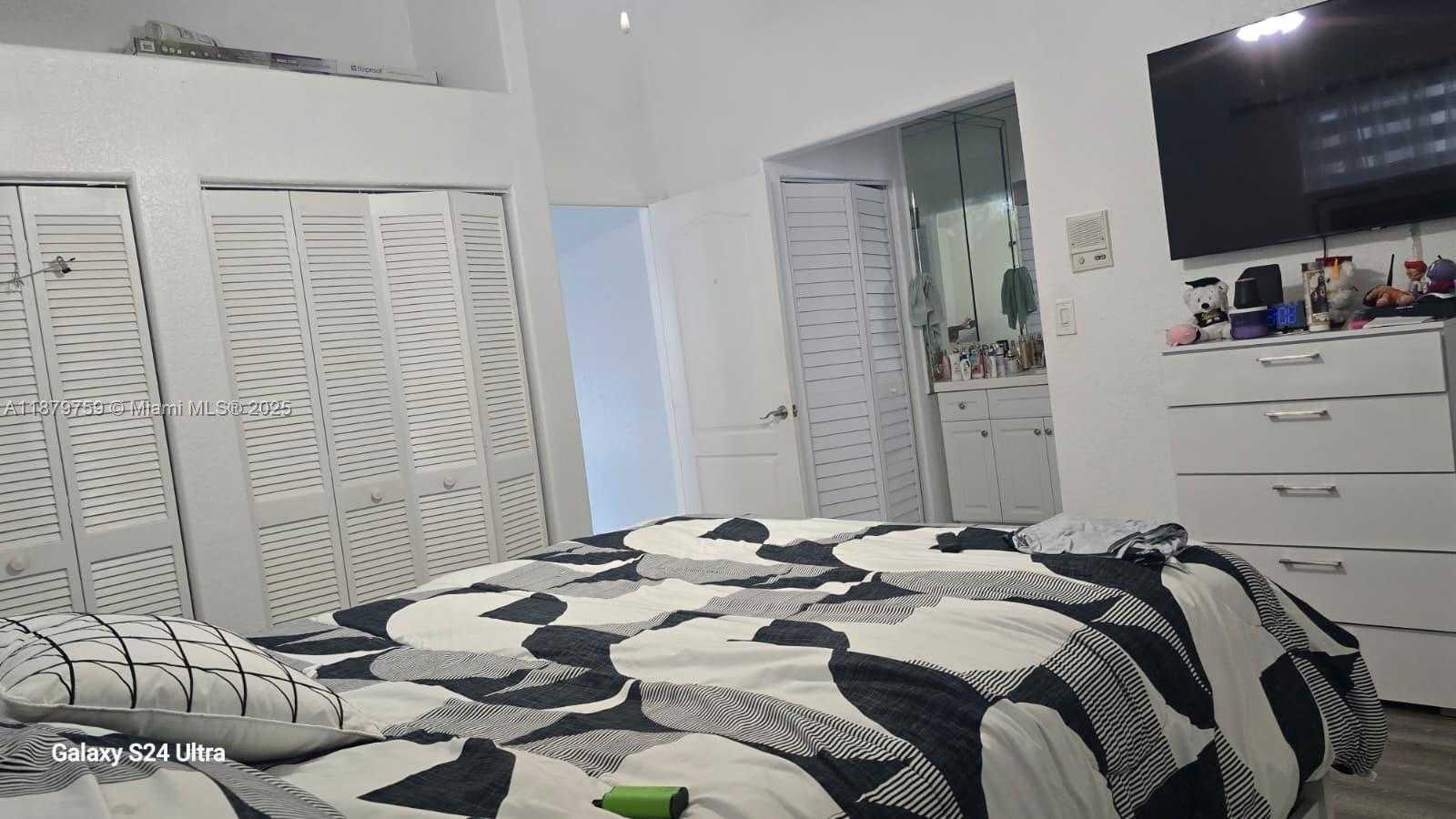 Small Image of 3240 WEST 76TH PL, Hialeah Number 17