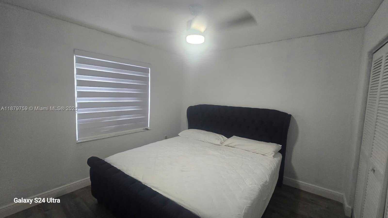 Small Image of 3240 WEST 76TH PL, Hialeah Number 24