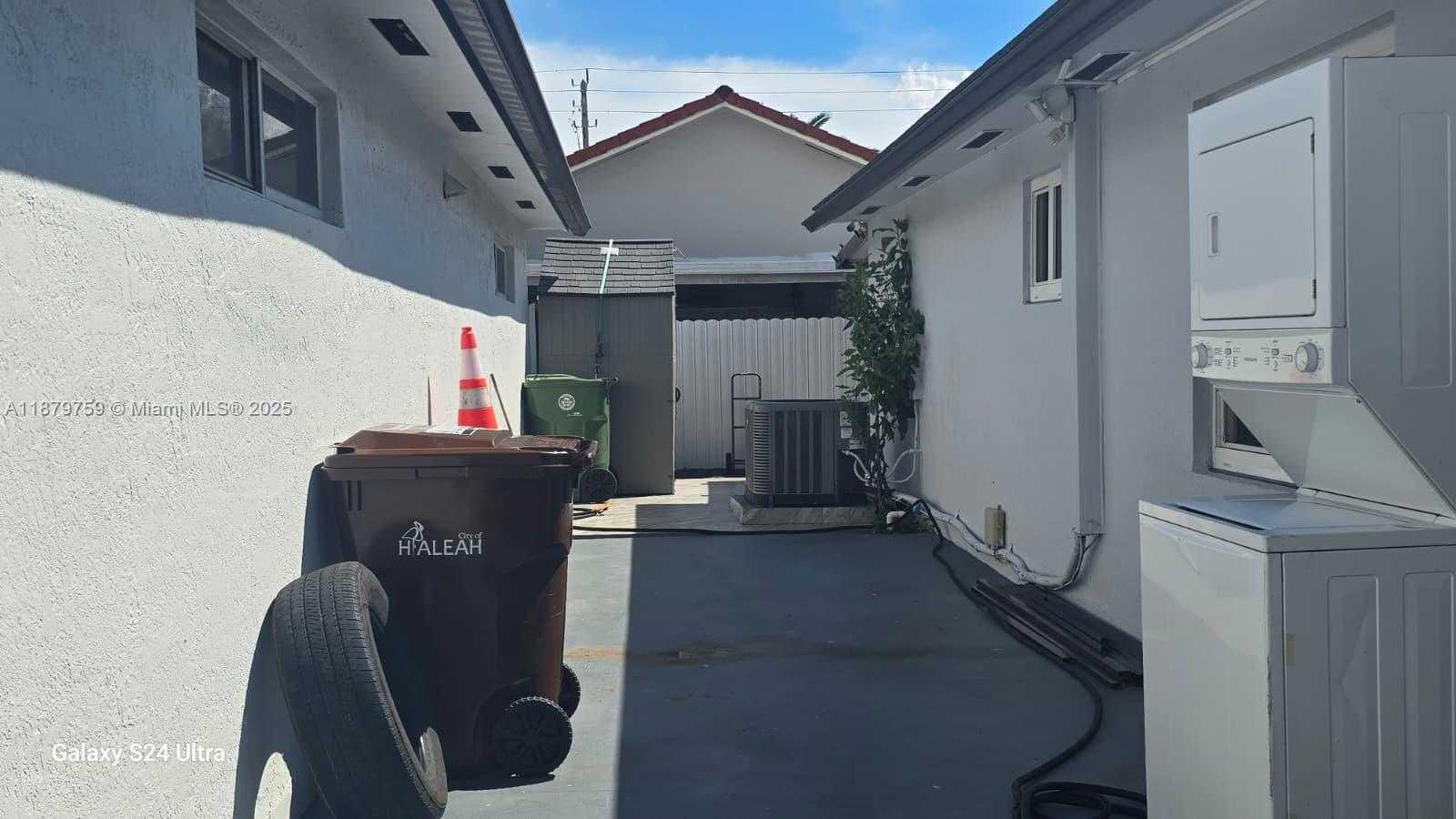 Small Image of 3240 WEST 76TH PL, Hialeah Number 27