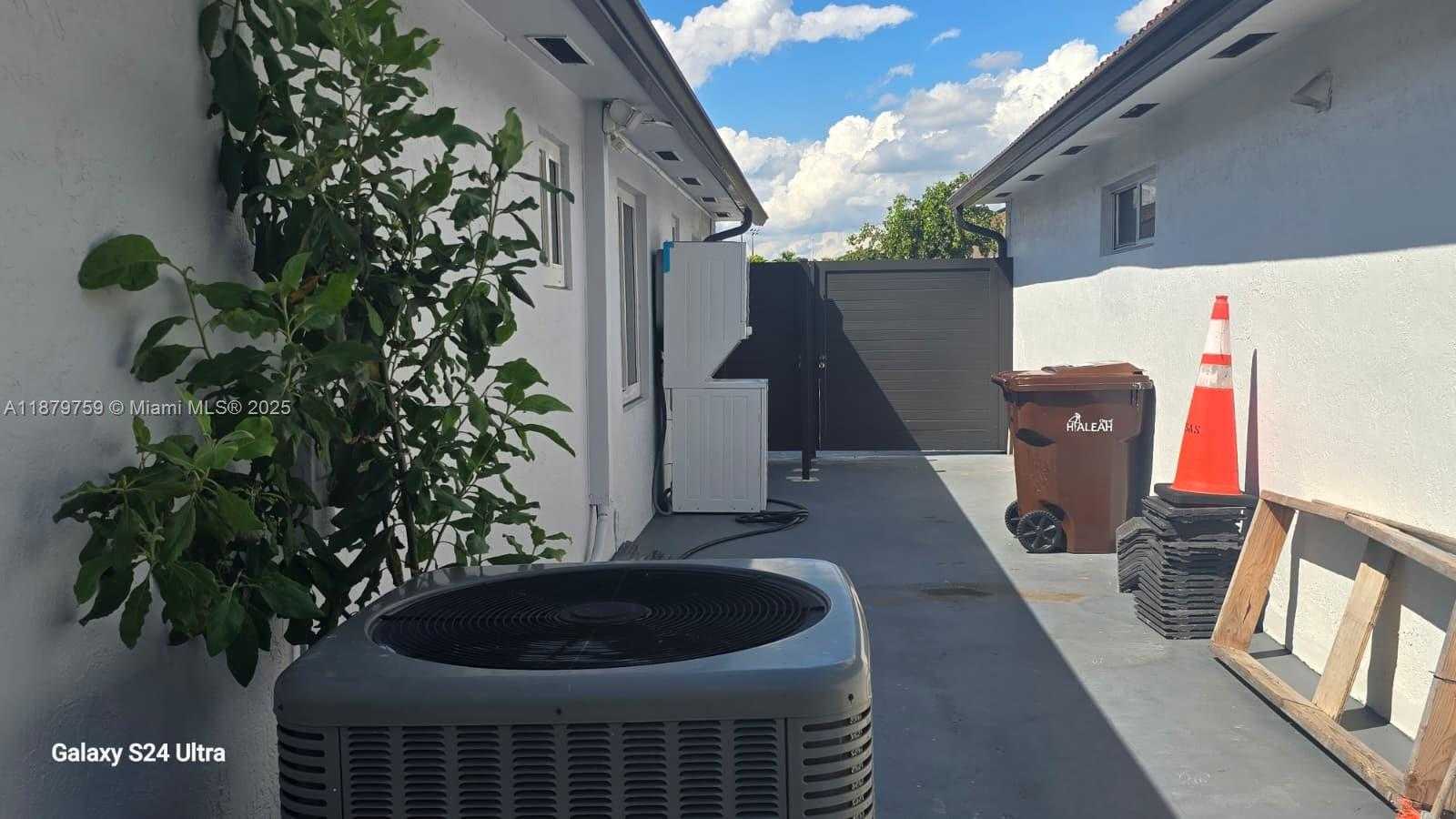 Small Image of 3240 WEST 76TH PL, Hialeah Number 28