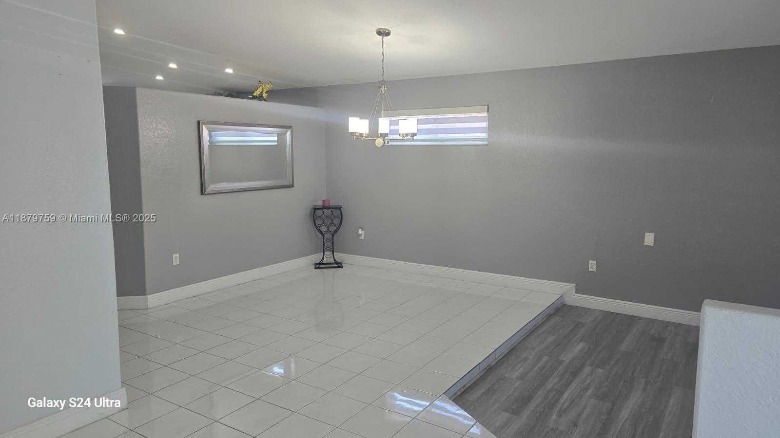 Small Image of 3240 WEST 76TH PL, Hialeah Number 4