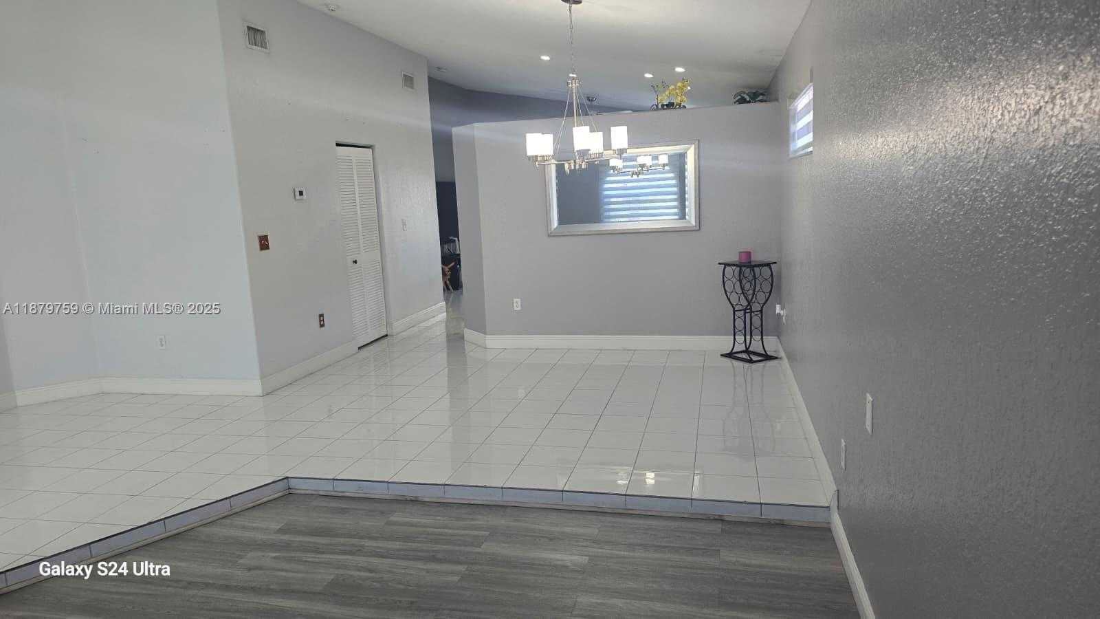 Small Image of 3240 WEST 76TH PL, Hialeah Number 5