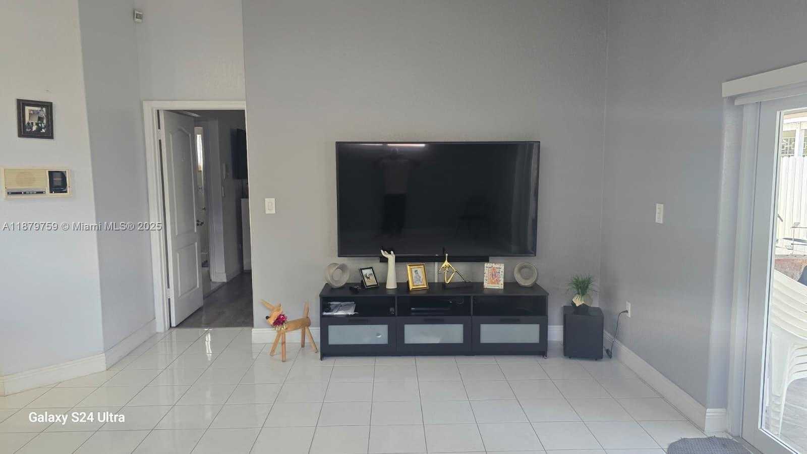 Small Image of 3240 WEST 76TH PL, Hialeah Number 9
