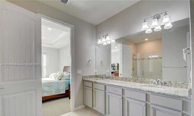 Small Image of 1422 SILK OAK DR, Hollywood Number 10